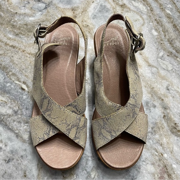 Dansko Jacinda Taupe Snake Wedge Sandal Women's EU 40 - Picture 2 of 13